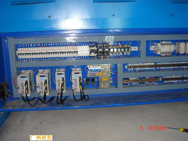 三匠機械-滾筒刷系統(tǒng)配電